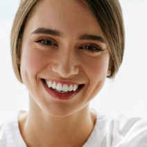 残念すぎる！歯が「黄ばんで見える」NGリップメイク3つ