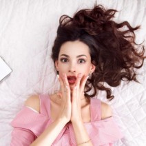 勘違い習慣で「髪うね子」！朝or夜…プロに聞いた美髪ブローテク3STEP