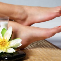 女の足に…白癬菌の恐怖！「水虫がジメッと忍び寄る」NG習慣4つ