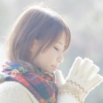 くるりんぱや三つ編みで簡単！ニットやマフラーに合う冬用ヘアアレンジ