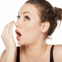 夏は口も臭いやすい!? 「外出先でできる口臭ケア」歯科衛生士の裏技5つ