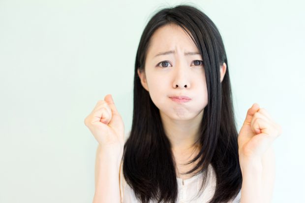 2位ファンデ！次は買わないと思った「100均美容グッズ」残念な1位は