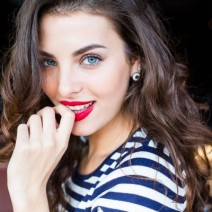 男は結局どう思ってる？人気の「赤リップ」2位はセクシー、1位は…