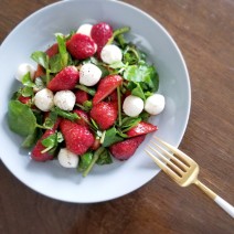 「いちごとクレソン、モッツァレラチーズのサラダ」美容エディター・門司紀子のToday’s SALAD ＃25