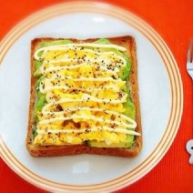 ローラの朝食！話題の「アボカドトースト」がやっぱり絶品っ