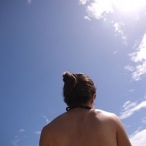 「ワンピースvs.ビキニ」太って見えるNG水着はどっち？