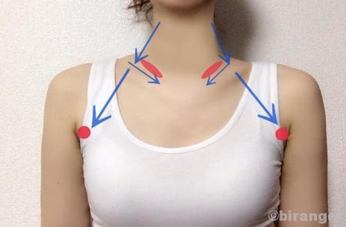 女の魅せパーツ！老廃物もザザーッ「美デコルテ」の磨き方3つ