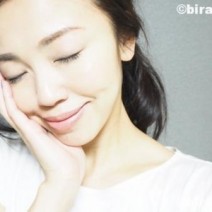 いつもの化粧水が「グングン肌に浸透」！潤いの差が出る神テク4つ