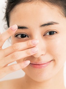 いつものメイク＋ピンクハイライトで、ハリ感あふれる“あったか肌”完成！