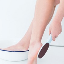 春なのに…脱「ガサガサかかと」美容賢者のケア方法とは？