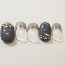 ブラックパール×グレーフレンチで大人クールに【365日ネイル】