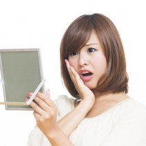 毛穴の開きにファンデの浮き！「化粧ノリ最悪な季節」の救済ケア4つ