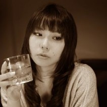 他人事じゃない！20代から発症「加齢性」胃もたれは女性が危ない