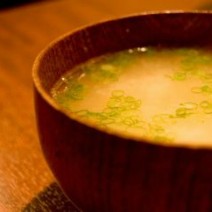 塩分過多ではない！「1日1杯のみそ汁」で10歳若返ることが判明