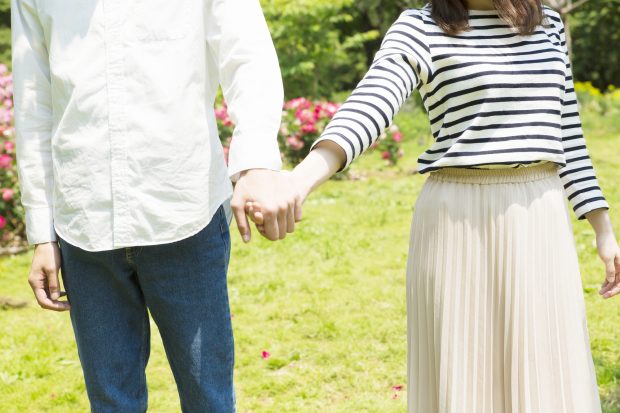 ヤダ可愛い！男が「ついに女性と手をつないだ時」思った事1位は…