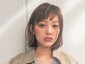 切りっぱなしのランダムな毛先を活かした前髪