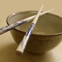 箸でソレしちゃ絶対だめ！一発で「マナー知らず認定」される箸使い5つ