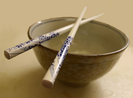 箸でソレしちゃ絶対だめ！一発で「マナー知らず認定」される箸使い5つ