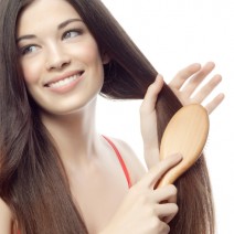 「ブラシ＆櫛」使い分けしてる？サラサラ美髪になるメリット別使用法