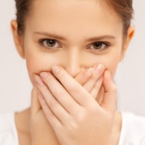 ヤバッ！「口臭」気になるのにミントなし…緊急時のニオイ対策5つ