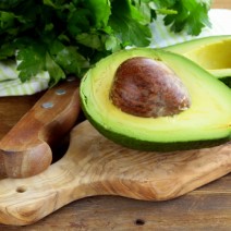 アボカド切ったら…また残念！熟しすぎ「食べ時を逃す」NG保存法