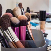 ブラシ変えたら…一気に美肌！「劣化メイクツール」の交換時ボーダー