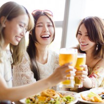 ビールとワイン…高カロリーなのは？「飲み過ぎで太るお酒」チェック