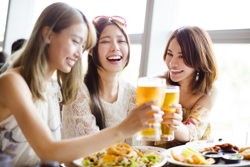ビールとワイン…高カロリーなのは？「飲み過ぎで太るお酒」チェック