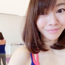 フェイスラインのむくみの原因「肩甲骨の凝り固まり」ほぐし方3つ