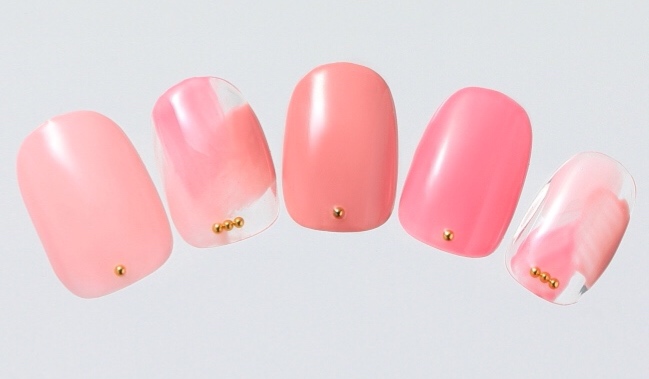 ピンク3色を混ぜた桜ネイル