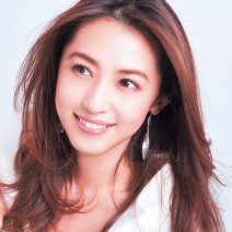 保湿、メイク、マッサージまで！？ モデル・有村実樹の目元ケアを徹底解剖！