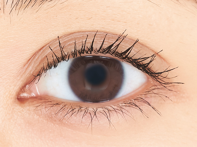 人気ブランドのマスカラつけ比べ！カール力が高いのは？
