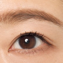 アイラインよりアイシャドウで縦幅をプラス！ 奥二重さんの美人アイメイク法