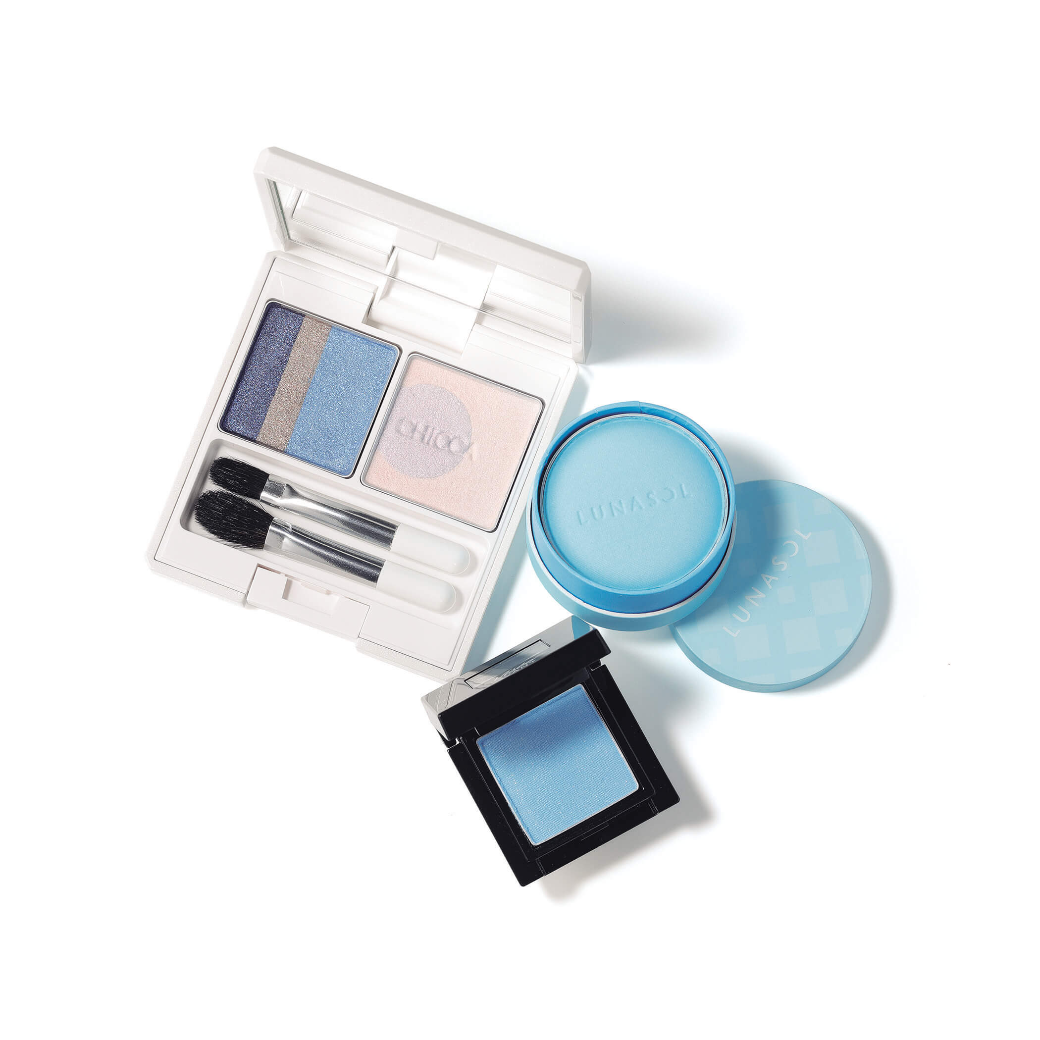 今春はブルーアイシャドウで透明感宿る眼差しに 18春のおすすめ新作ブルーシャドウ 青の上手な入れ方 美的 Com 今春はブルーアイシャドウで透明感宿る眼差しに 18春のおすすめ新作ブルーシャドウ 青の上手な入れ方 美的 Com