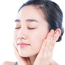 どうして口周りにニキビができるの？繰り返す原因とおすすめケア