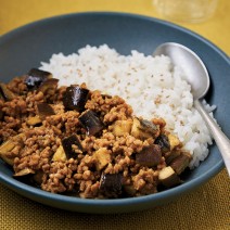 薬膳師直伝の頭痛緩和レシピ｜活血食材代表の“なす”を使った和風キーマカレー