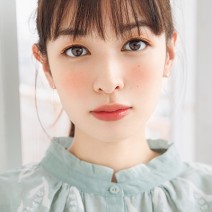 春チークは絶対オレンジ！色白さんに似合う色選び、入れ方の正解をマスターして