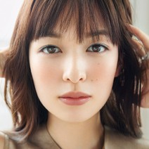 ブルーアイシャドウで一気に旬顔！ 抜け感のある目元に変身！
