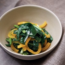 冷えの原因をおいしい薬膳「ナムル」で改善！2分で簡単“血巡り”レシピ