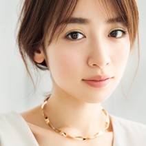 最旬カラー・グリーンアイシャドウで春らしいこなれた清涼感を♪
