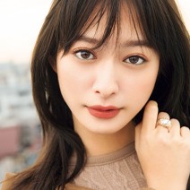 シャネルの“グリーンアイライナー”で一気に旬顔！ヘルシー肌に好相性