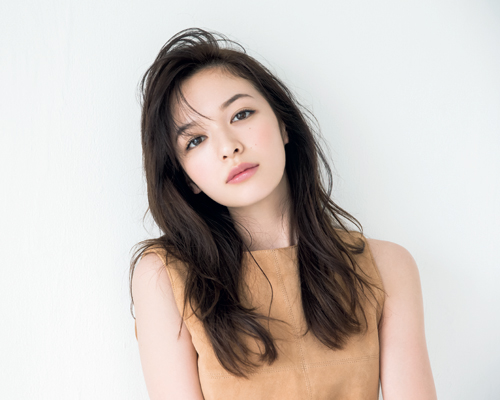 前髪の分け目を変えて印象チェンジ｜前髪の分け目を変えるだけの簡単アレンジ方法やオススメアイテムまとめ