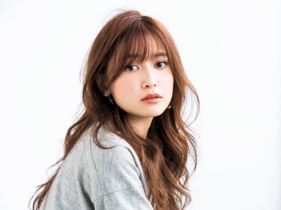 ロングヘアの可愛い髪型まとめ おしゃれにあか抜ける春のイメチェンに ロングヘアの簡単アレンジも 美的 Com