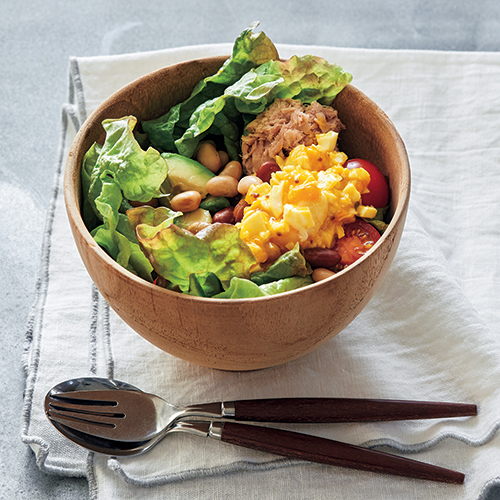 ツナ・豆・野菜のスパイシー半熟ゆで卵ソースサラダBOWL