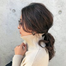 ヘアスタグラマーのポニーテールアレンジ