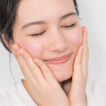 乾燥肌の初夏のスキンケア｜油分補給ケアで乾燥を防いでツヤチャージ