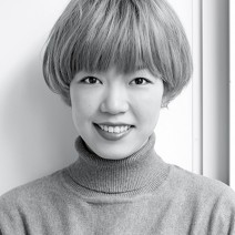 大人っぽチークはローズカラーで決まり！ハート形に入れてかわいさアップ