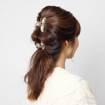 セミロングのヘアアレンジ集！アップヘアからダウンヘアまで簡単にかわいく♪