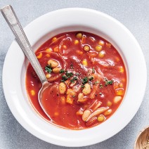 ニキビに効く食べ物・飲み物は？コンビニで買える“美肌ご飯”から簡単レシピまで