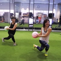 イタリア発のウォーターボールを日本初導入！お手軽＆本格的コアトレーニング「SHAKE BALL CORE」【最新エクササイズ2018】